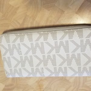 Michael Kors Bags - Michael Kors wallet Michael Kors Bags - Michael Kors wallet